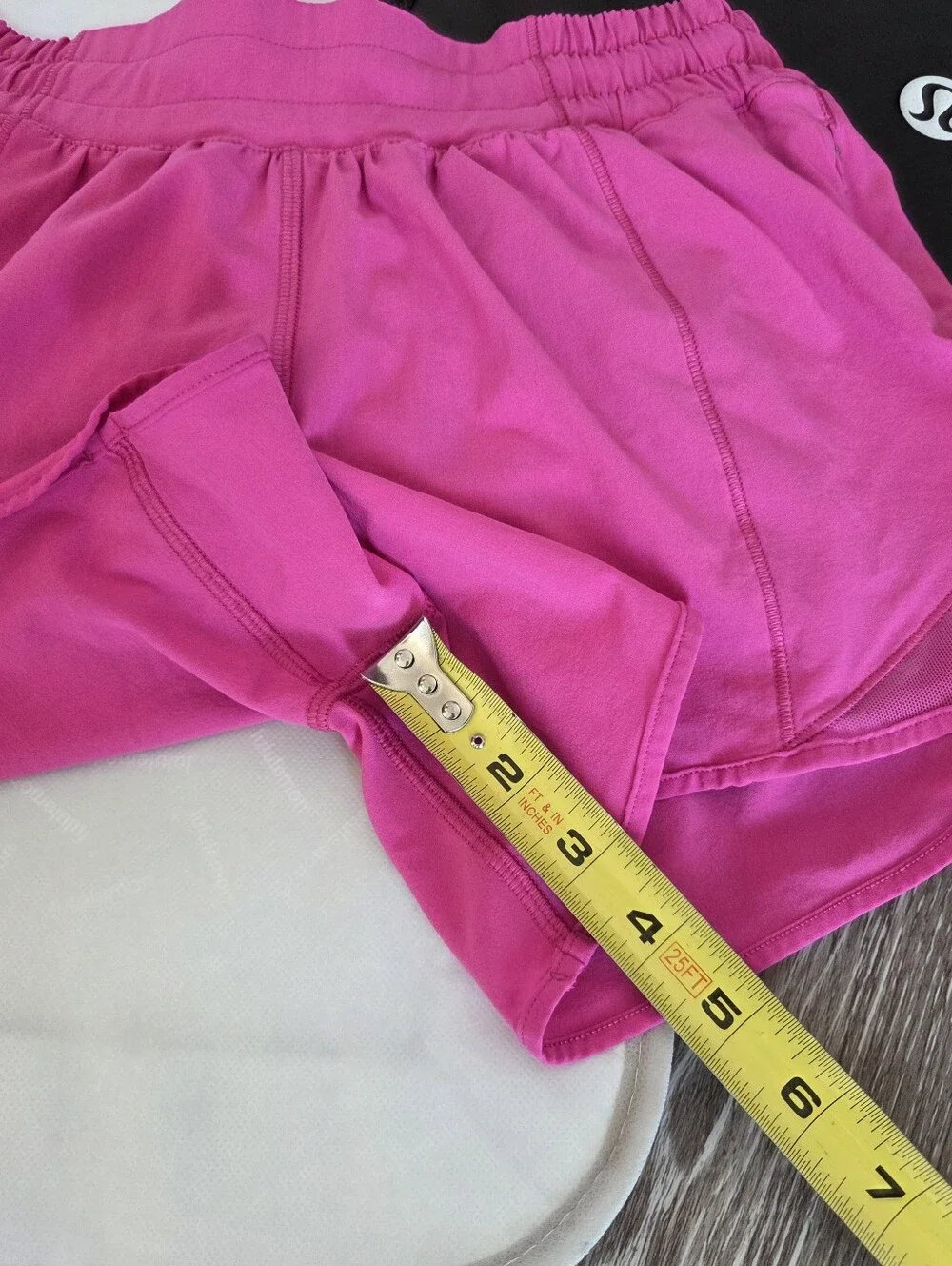 Lululemon Hotty Hot Low-Rise Short 2.5